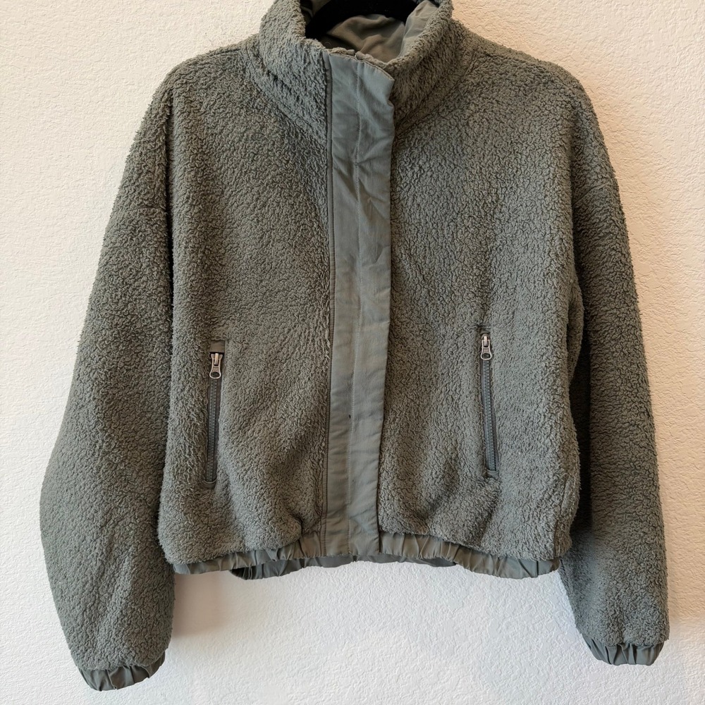 Vuori Cozy Sherpa Jacket Sage Green Full Zip Fleece Mock Neck VW530 Medium